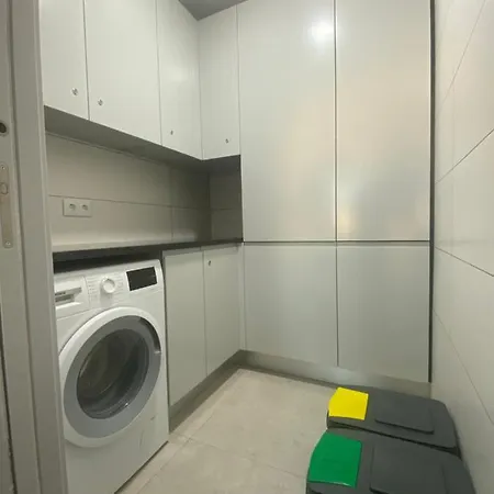 Modern 2Br Apartment Private Parking Walk To Dona Ana Beach & Lagos Old Town